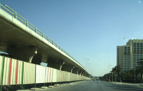 العاصمة : امرأة تلقي بنفسها من فوق جسر الجمهورية